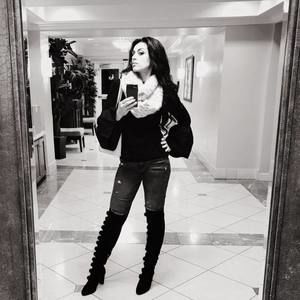 Meet your Posher, Mona